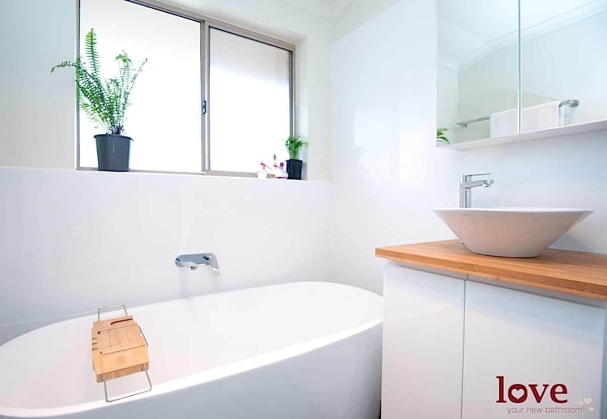 Bathroom w slogan