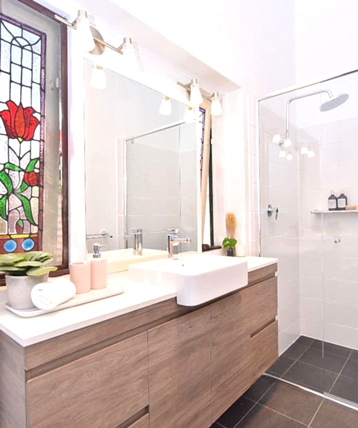 Shower Frame Vanity Toilet Image
